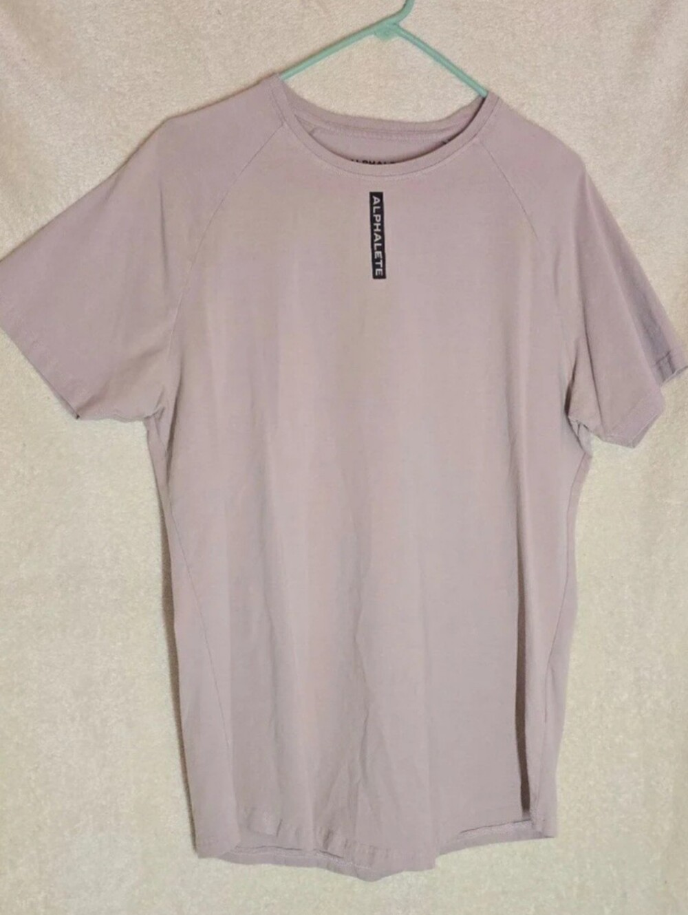 Alphalete Logo Short Sleeve Shirt Mens Performance Fit Shirt Size M Light Tan
